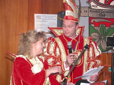 Oliver I. und Michaela I. begrüßen die anwesenden Ehrengäste