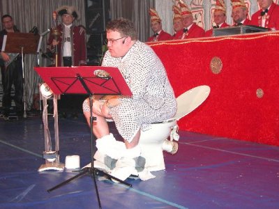 Bütt: Klaus Missing "Das A&O vom Klo" - Er weiß, wie man sein "Geschäft" macht.