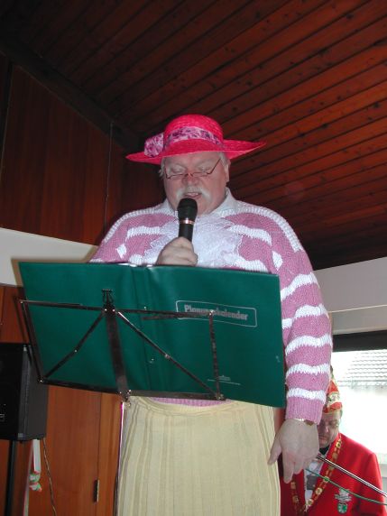 Franz Pyszko in der Bütt als "Franziska Schnullerbacke"