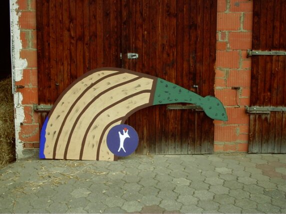 Langsam wachsen die Einzelteile zum Motivwagen