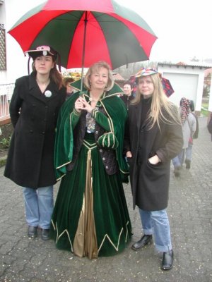 Prinzessin Ute I. mit Schwestern Andrea (li.) und Regina (re.)