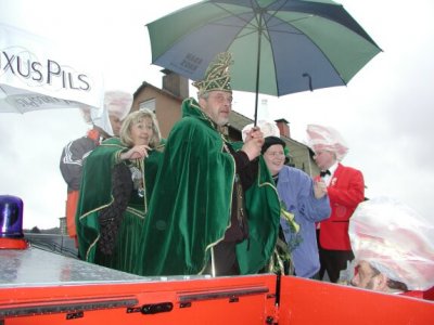 Das Prinzenpaar auf dem Prinzenwagen