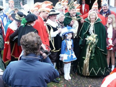Bürgermeister Edgar Paul (mitte) - ein echter Karnevalist