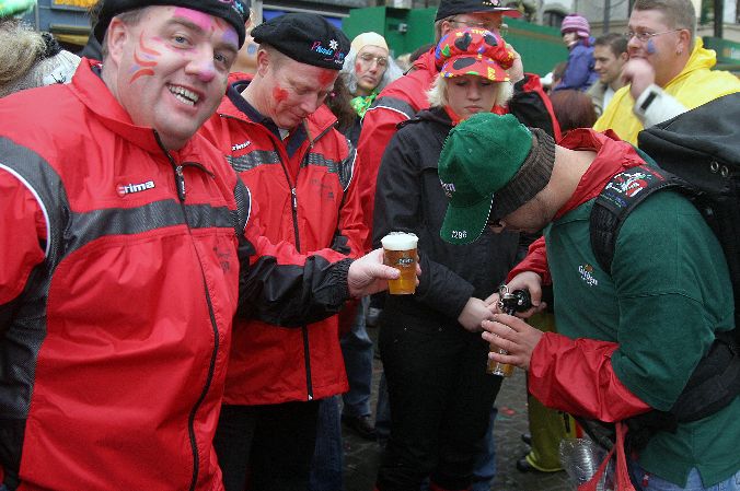Bier...ach neee...Kölsch  aus dem Rucksack...
